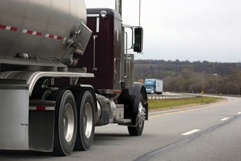 The liquid tanker truck is an industry that uses the GD70 Oil-Lubricated Piston Compressor.